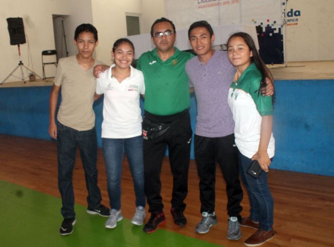 Una familia dedicada a la práctica del karate