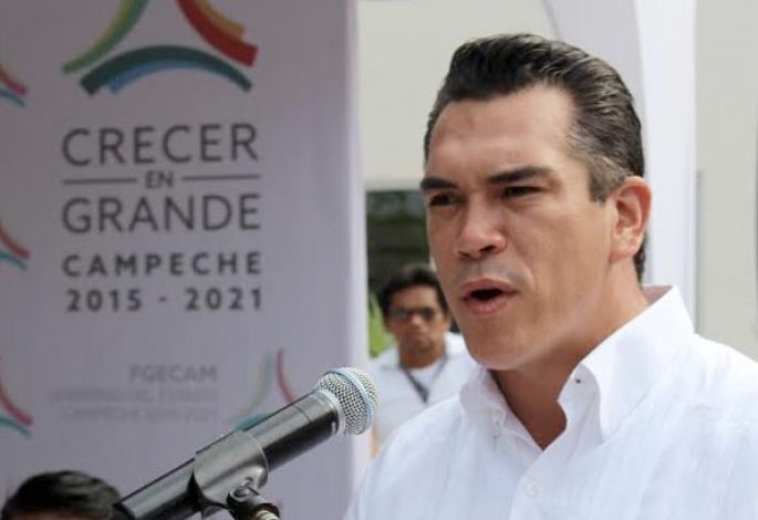 Con cinismo el gobernador de Campeche esquiva hablar de su reunión con Carlos Salinas