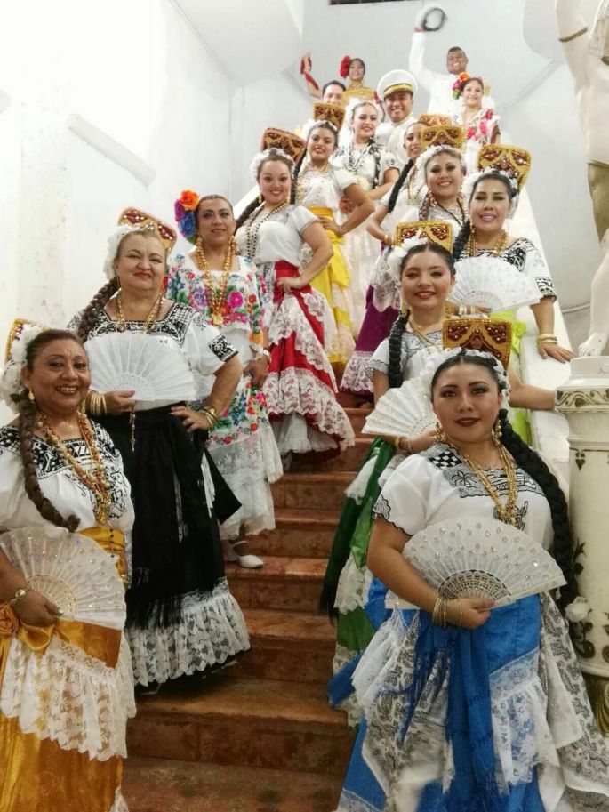Foro K’aay T’aan recibe a noveles talentos de la danza y el canto.