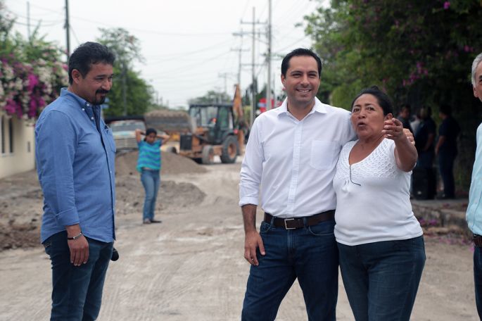 Mauricio Vila sigue cumpliendo, supervisa obras de rehabilitación de la calle 21 de Chuburná