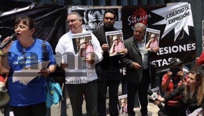 Masiva protesta de michoacanos frente a la PGR