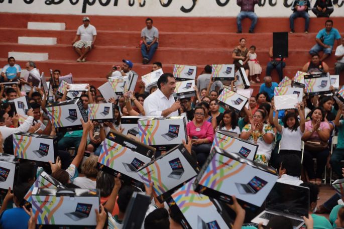 Computadoras aseguran la universidad a los jóvenes  