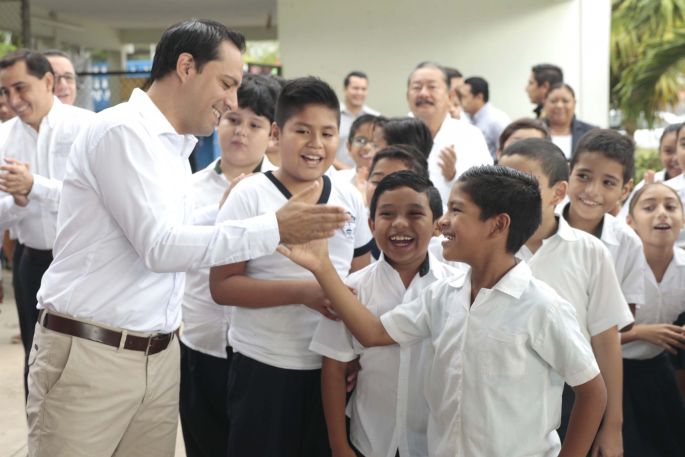 Mérida apoya con más de 7,000 becas a estudiantes de primaria a universidad y personas con discapacidad  