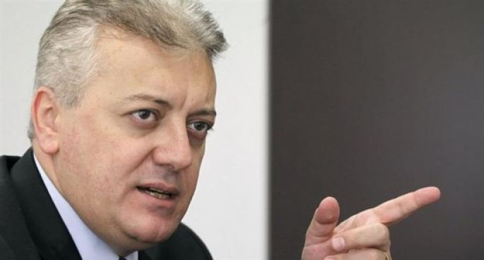 La policía federal de Brasil arresta a ex poderoso funcionario de Petrobas.