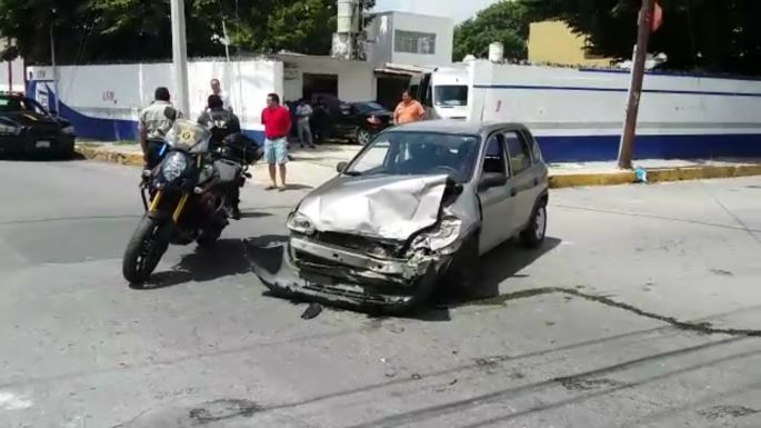 Nuevo choque en céntrico cruce.