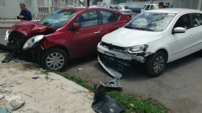 Aparatoso accidente en Itzimná.