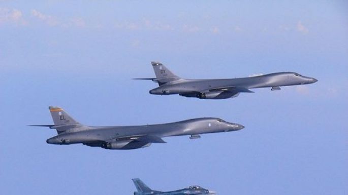 EE.UU. sobrevuela con bombarderos la península coreana.