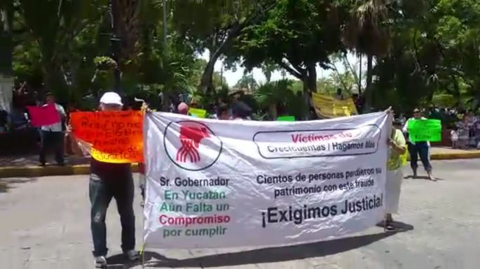 Defraudados de Crecicuentas protestan nuevamente cerrando la calle 61
