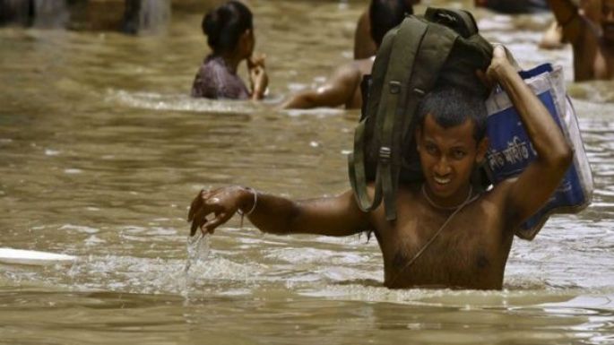 76 muertos en la India por inundaciones.