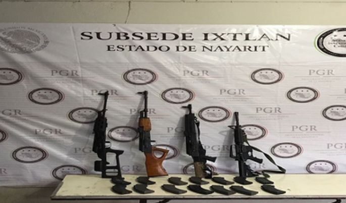 Asegura la PGR armas abandonadas en Nayarit.