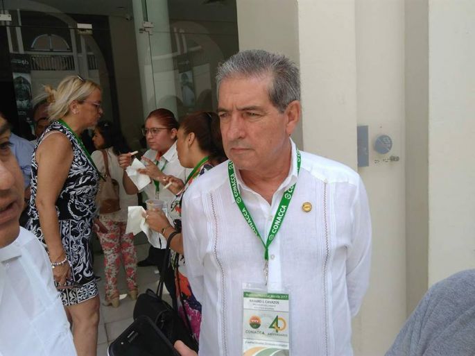 Mercados tradicionales se confrontan contra grandes supermercados.