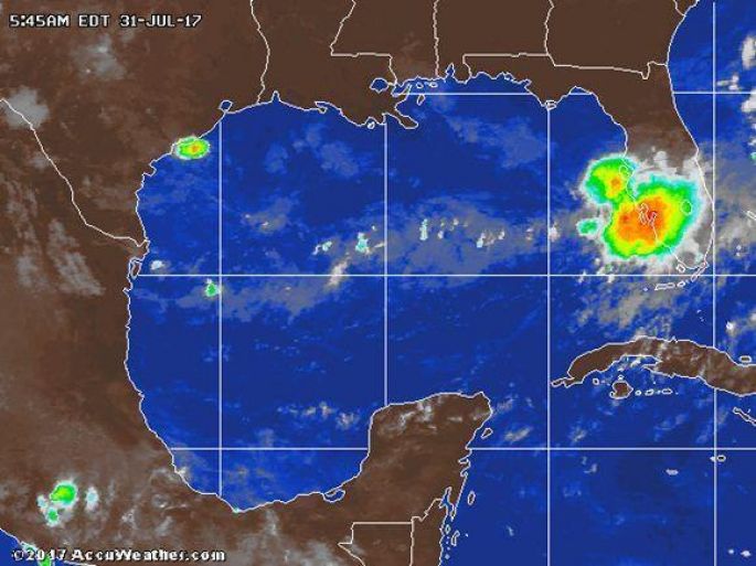 Se forma tormenta tropical Emily en el Golfo de México.