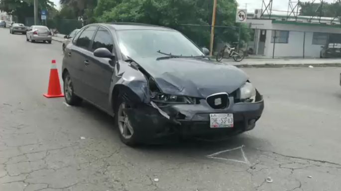 Fuerte choque a Ibiza en el Fraccionamiento Yucalpetén.