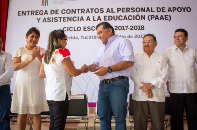 Otorga Segey certeza laboral a dos mil 350 trabajadores de la educación.