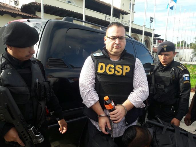 Javier Duarte, llega a México, y directo a un penal