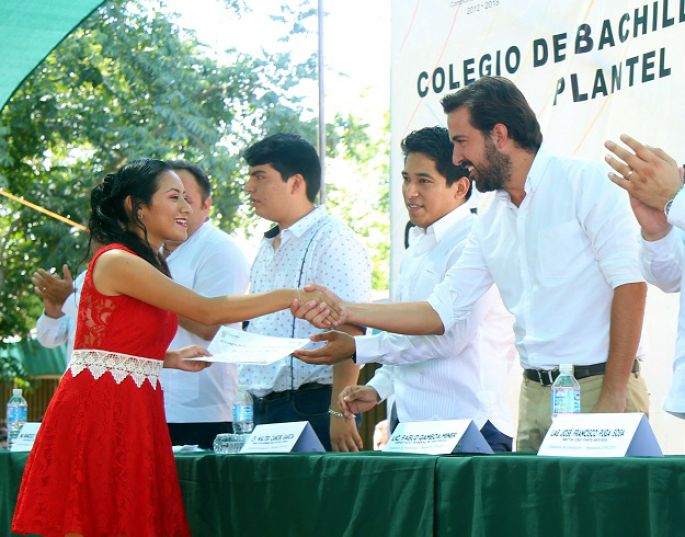 Impulsar educación de jóvenes, para un mayor desarrollo de Yucatán : Pablo Gamboa.