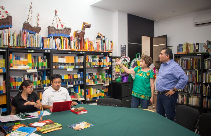 Los niños viajan a través de las Bibliotecas Escolares.