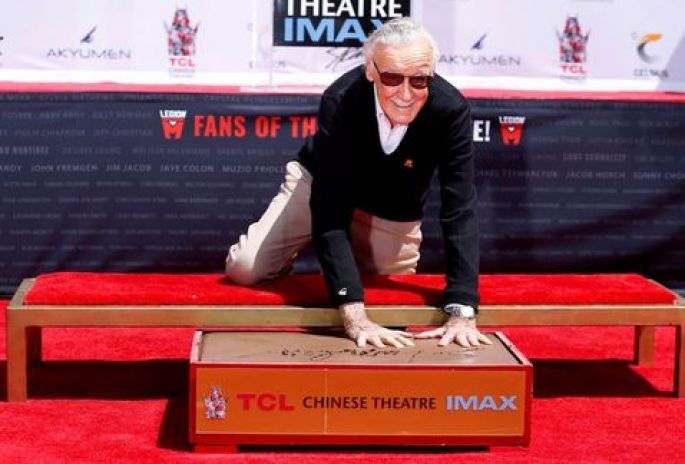 Stan Lee, plasma sus huellas en Hollywood