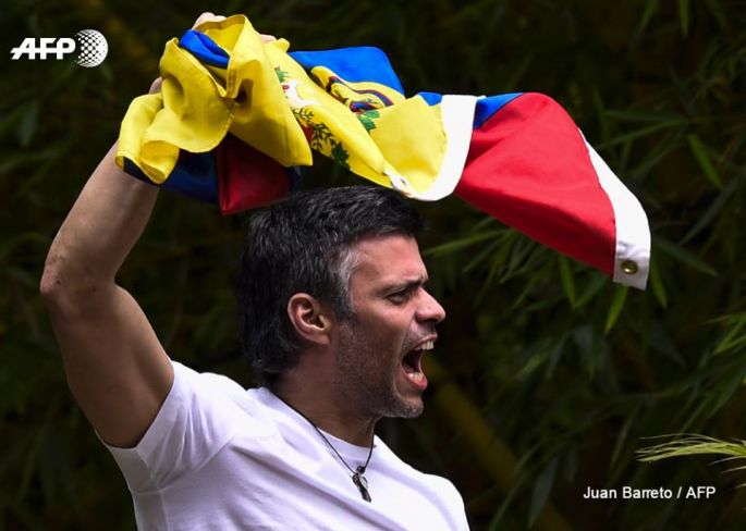 Venezuela libera al opositor Leopoldo López.