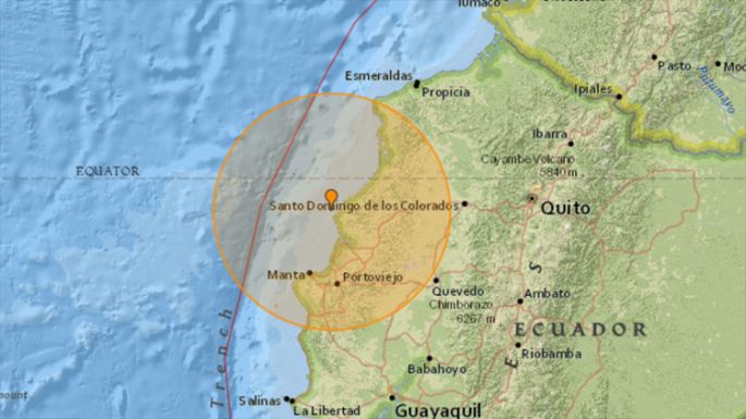 Evalúan los daños causados por un poderosos sismo en Ecuador