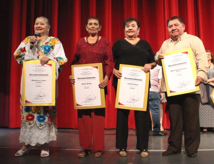 Honran a cuatro primeros actores de Yucatán.