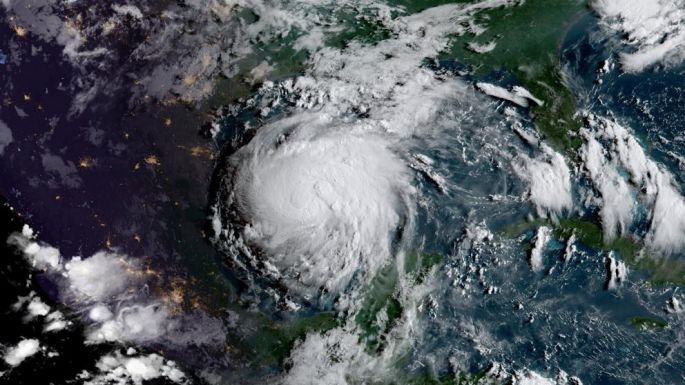 Texas acelera evacuaciones ante la llegada del huracán Harvey.