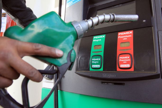 Los precios de la gasolina desde este lunes 16.30 por litro para la Magna y 18.03 para la Premium 