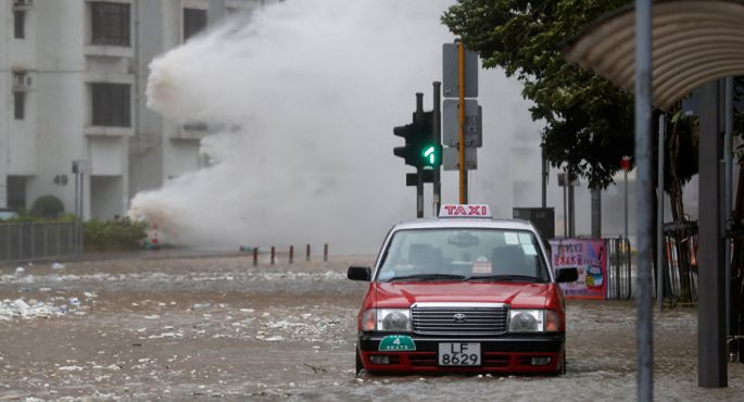 El tifón Hato deja seis muertos en Macao y Hong Kong