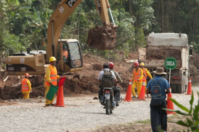 Bolivia planea construir carretera en reserva ecológica pese a rechazo indígena.
