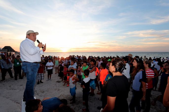 Promueve SEMARNAT jornada de liberación de tortuguitas marinas.