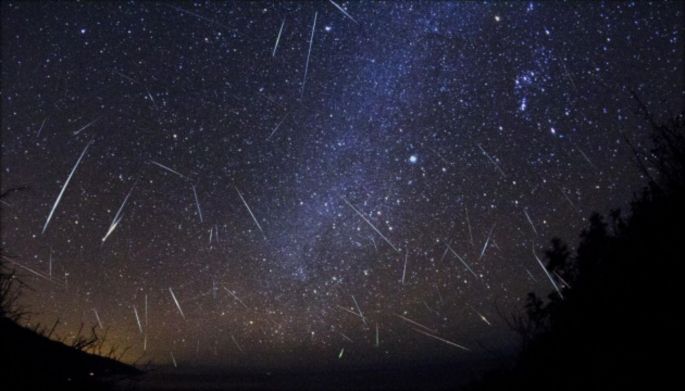 Hoy por la noche, lluvia de estrellas.