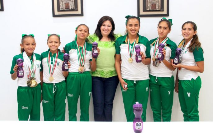 Los jóvenes, clave para el desarrollo de Yucatán: Celia Rivas.