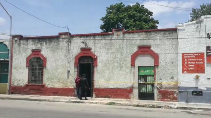 Encuentran hombre muerto en predio del centro de Mérida