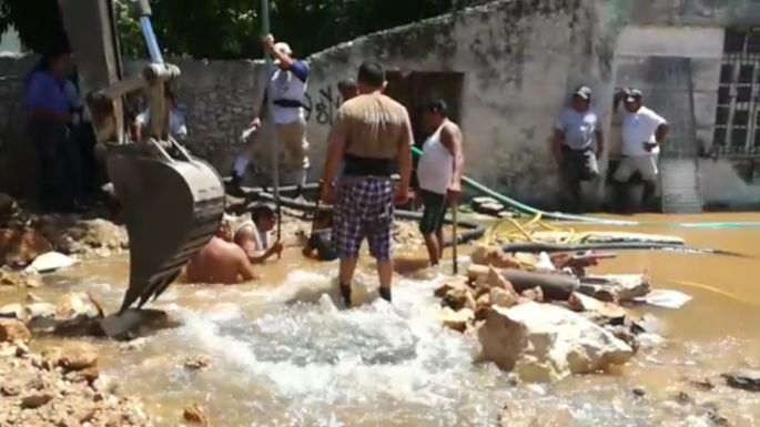 Nueva mega fuga de agua potable causada por el Ayuntamiento de Mérida.