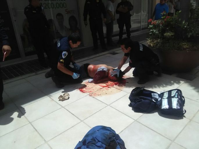 Trabajador cae de 6 metros de altura en el Centro de Mérida.
