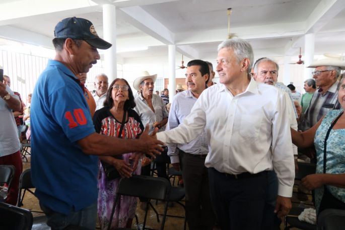 Exhorta AMLO a SCJN a que resuelva pronto y ordene al Ejecutivo justicia para ex braceros.