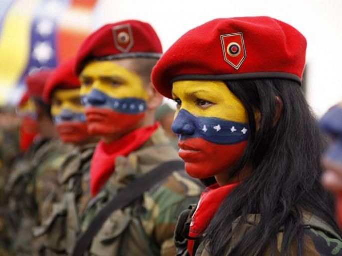 La Fuerza Armada venezolana dice que frustró un ataque entre versiones de rebelión.