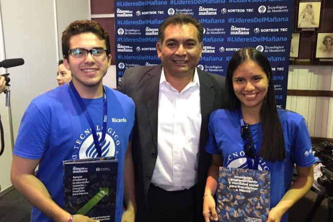Reciben a dos jóvenes yucatecos en el Tecnológico de Monterrey.