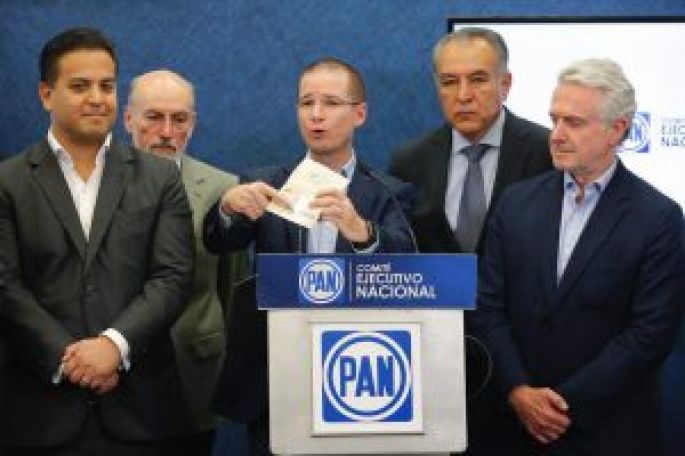 Prueba Ricardo Anaya que ataques contra él y su familia fueron orquestados por el gobierno federal.