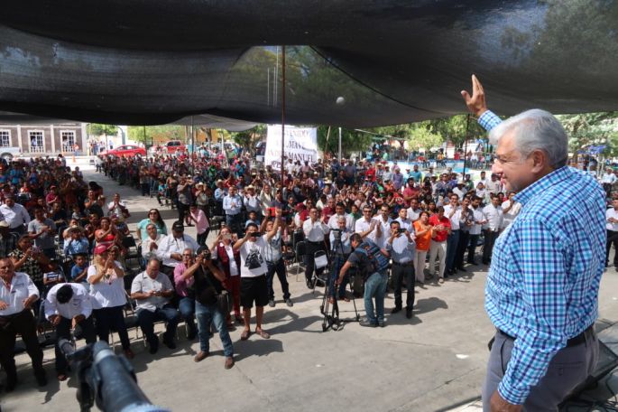 A México no le conviene que el TLC se realice ahora, porque Peña es débil y podría vender a México: AMLO
