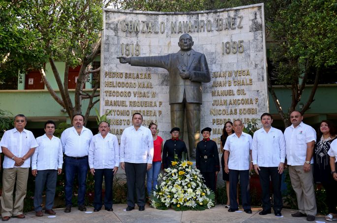 Se conmemora legado de Gonzalo Navarro Báez.