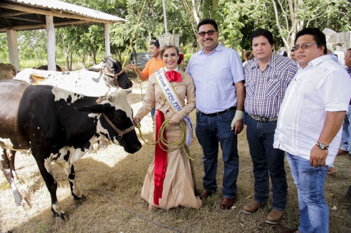 Inauguran expo lechera de Sucilá .