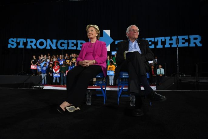 Hillary Clinton arremete contra Bernie Sanders en su nuevo libro.
