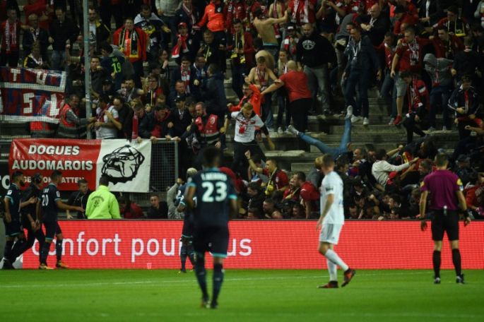 29 heridos, cinco graves, tras caerse una valla en un estadio en Francia
