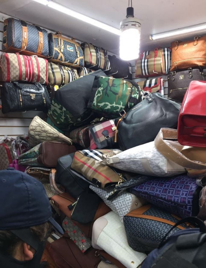 Asegura PGR más de 2 mil 500 bolsos de imitación