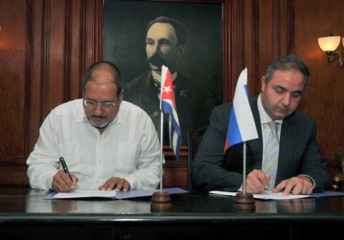 Cuba y Rusia firman convenio de cooperación en materia industrial