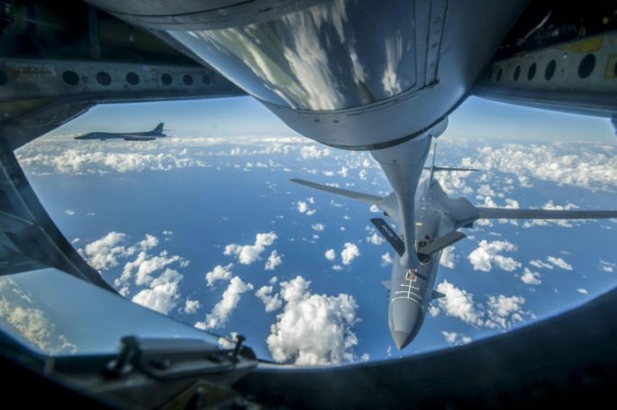 EEUU envía un mensaje de advertencia a Corea del Norte sobrevolando sus costas