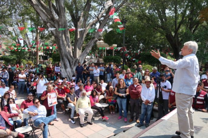 Los de la mafia del poder están desesperados, porque no hayan como frenar al MORENA y por eso se descaran: AMLO