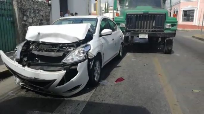 Fuerte choque contra un "Uber".