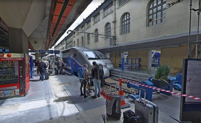 Dos turistas estadounidenses son rociadas con ácido en una estación de Marsella